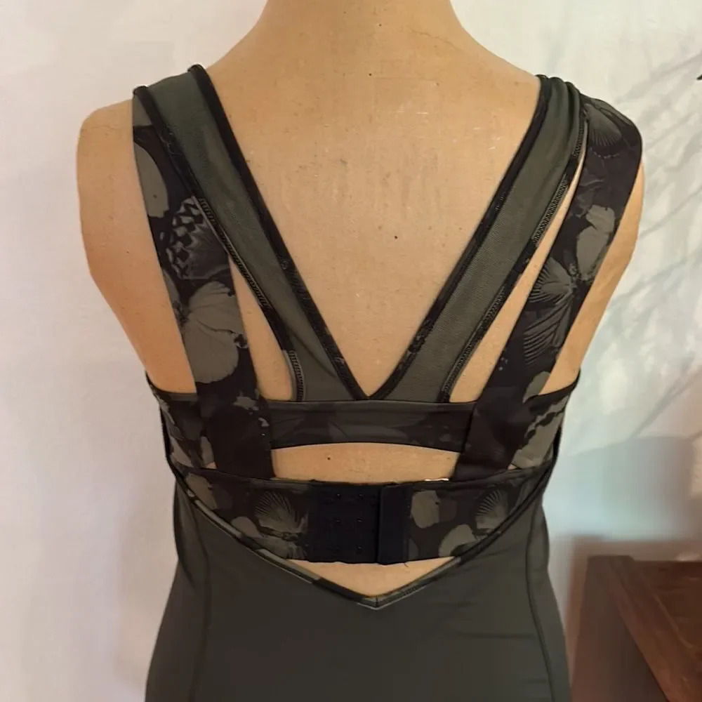 Lululemon sz 6 black and green butterfly print tank bra adjustable back strap